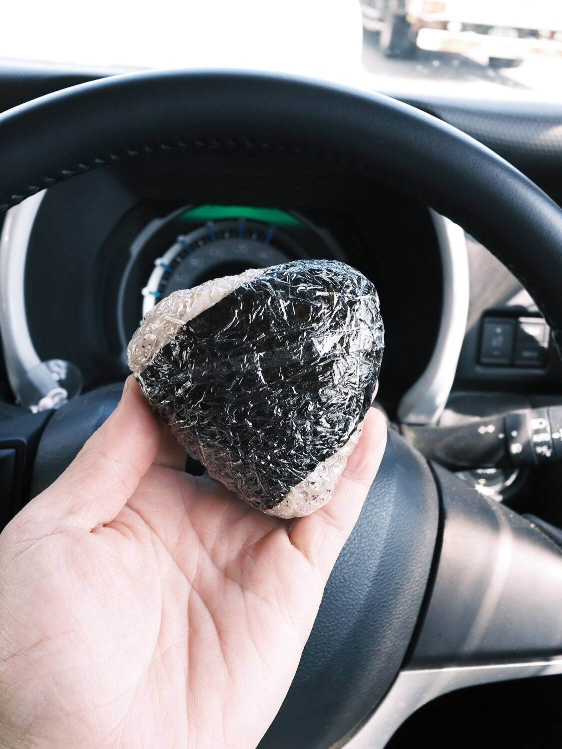 INOLIKES X Half おにぎり 車内スナップ