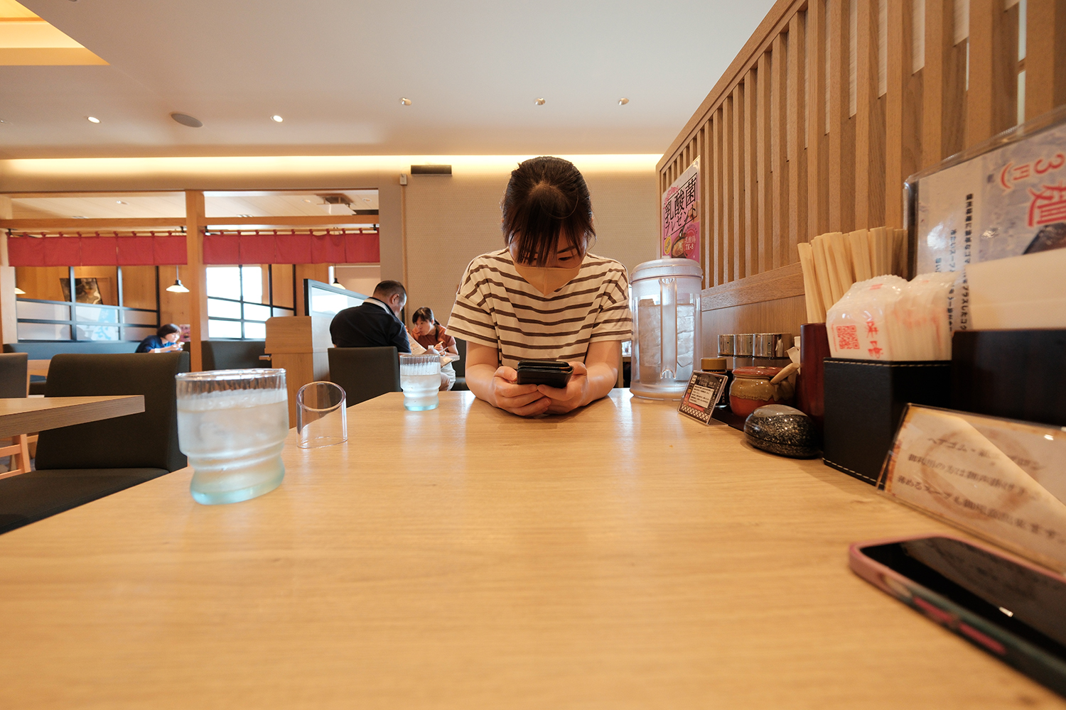 INOLIKES XF8mmF3.5 R WR 作例 室内 テーブル 歪み