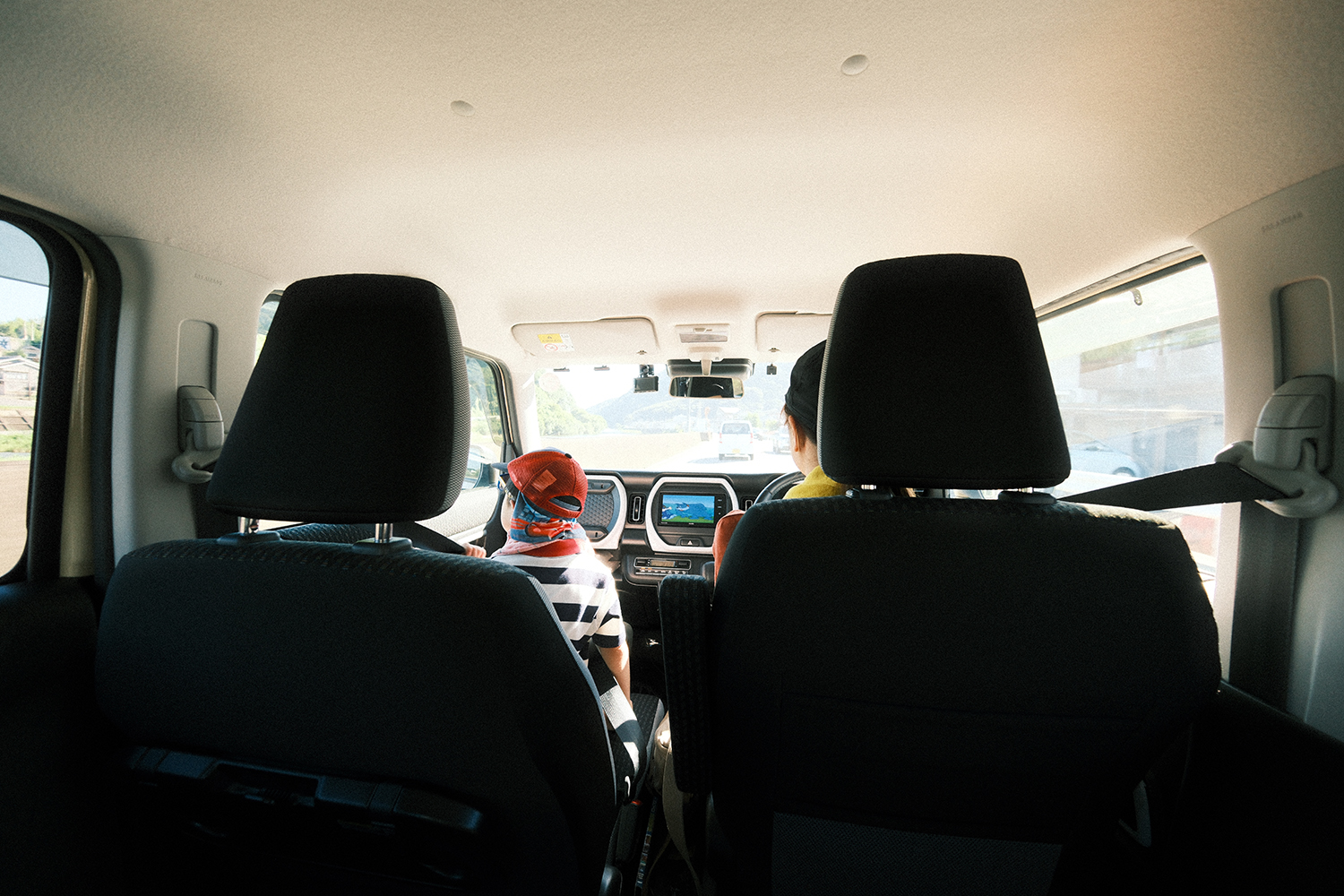 INOLIKES XF8mmF3.5 R WR 作例 車内 家族