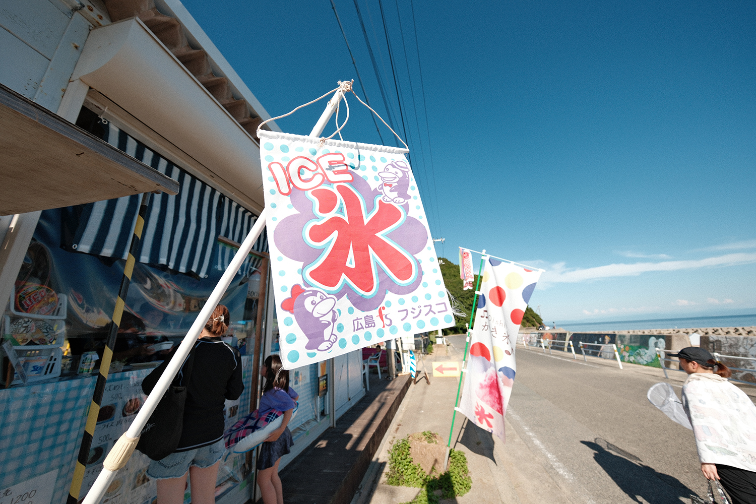 INOLIKES XF8mmF3.5 R WR 作例 海の家 スナップ