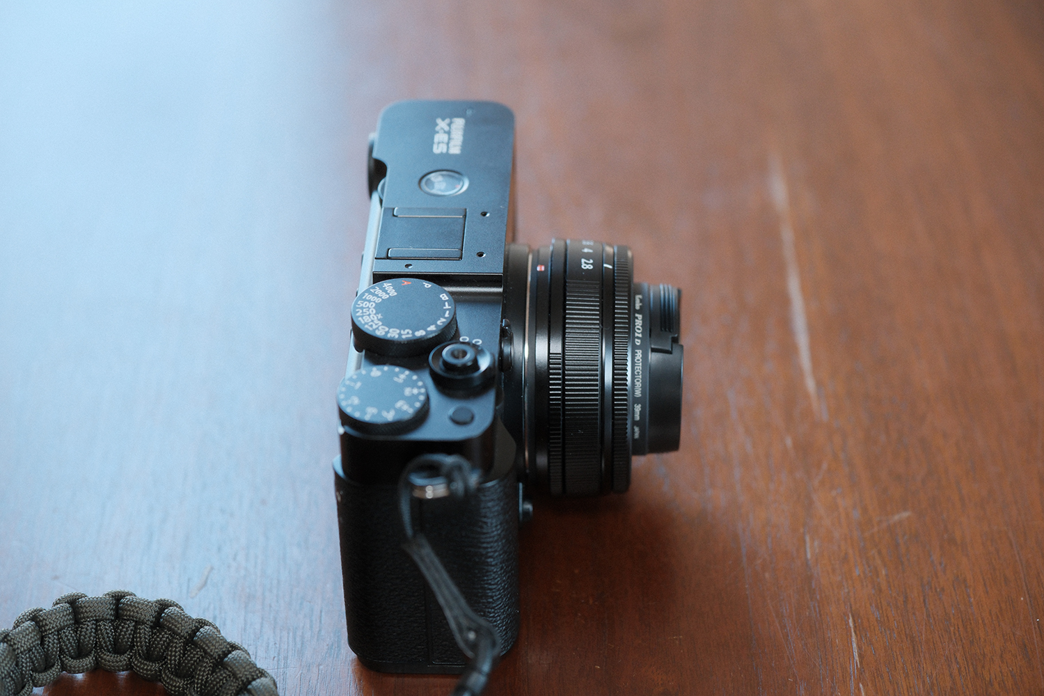 INOLIKES 富士フイルム XF23mmF2.8 R WR X-E5装着 薄さ