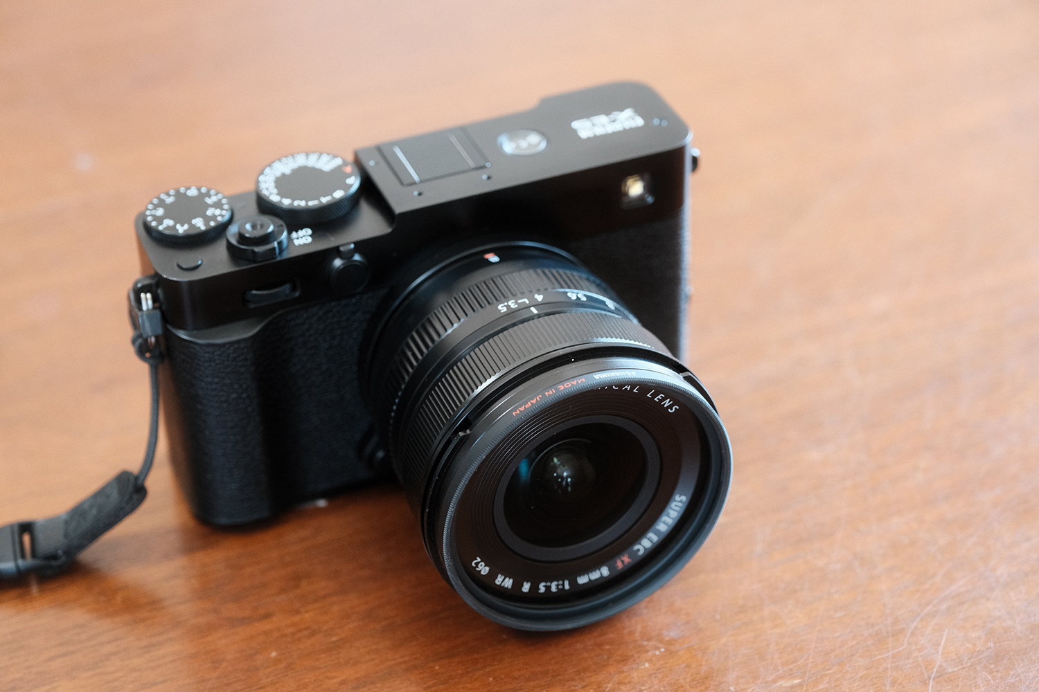 INOLIKES XF8mmF3.5 R WR X-E5装着 サイズ感